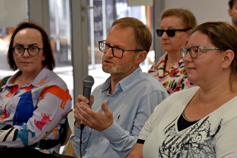 Spotkanie i dyskusję z publicznością prowadzili Jerzy Armata i Łukasz Maciejewski. – zdjęcie 5