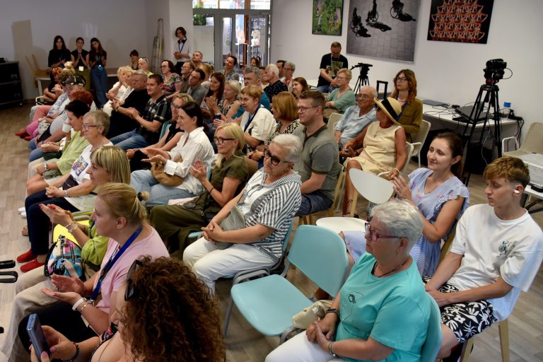 Spotkanie z Joanną Brodzik i Jakubem Zającem poprowadził Łukasz Maciejewski. – zdjęcie 5