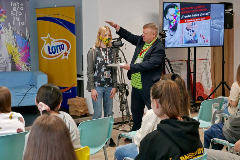 Zdjęcie 15 z albumu „Warsztaty filmowe" – EFF Integracja Ty i Ja.
