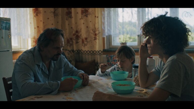 Kadr z filmu „Taty nie ma"